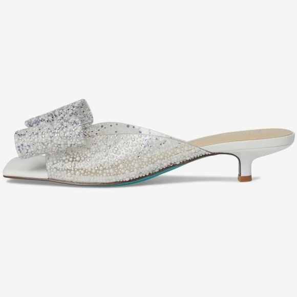 🔹️Betsey Johnson🔹️ Babe Lucite Faux Pearl Bow Kitten Heels - Picture 2 of 9